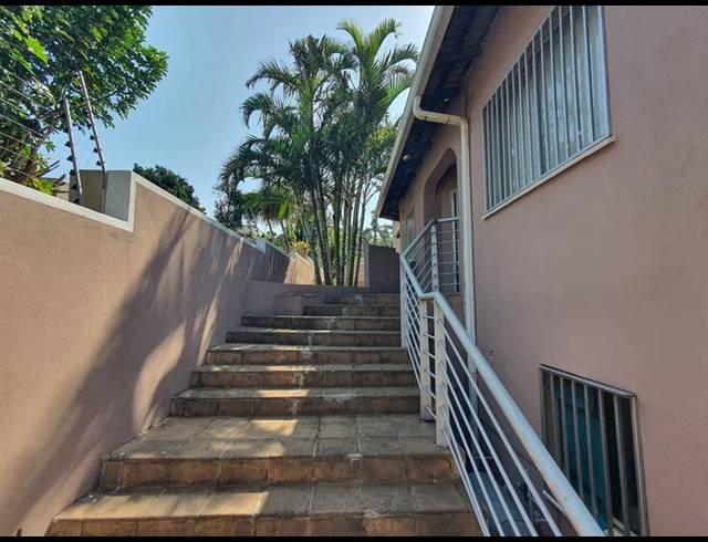 4 BEDROOM HOUSE FOR SALE IN UMHLANGA CENTRAL